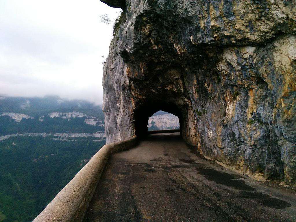 L'Estapade Des Tourelons Panzió Saint-Jean-en-Royans Kültér fotó