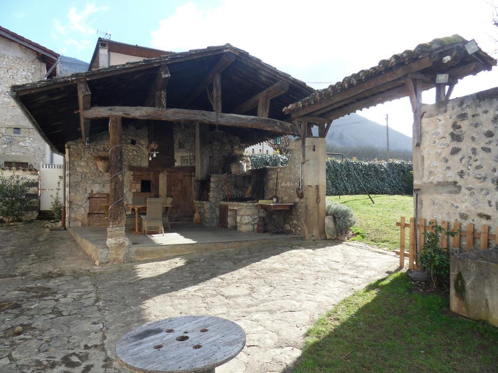 L'Estapade Des Tourelons Panzió Saint-Jean-en-Royans Kültér fotó