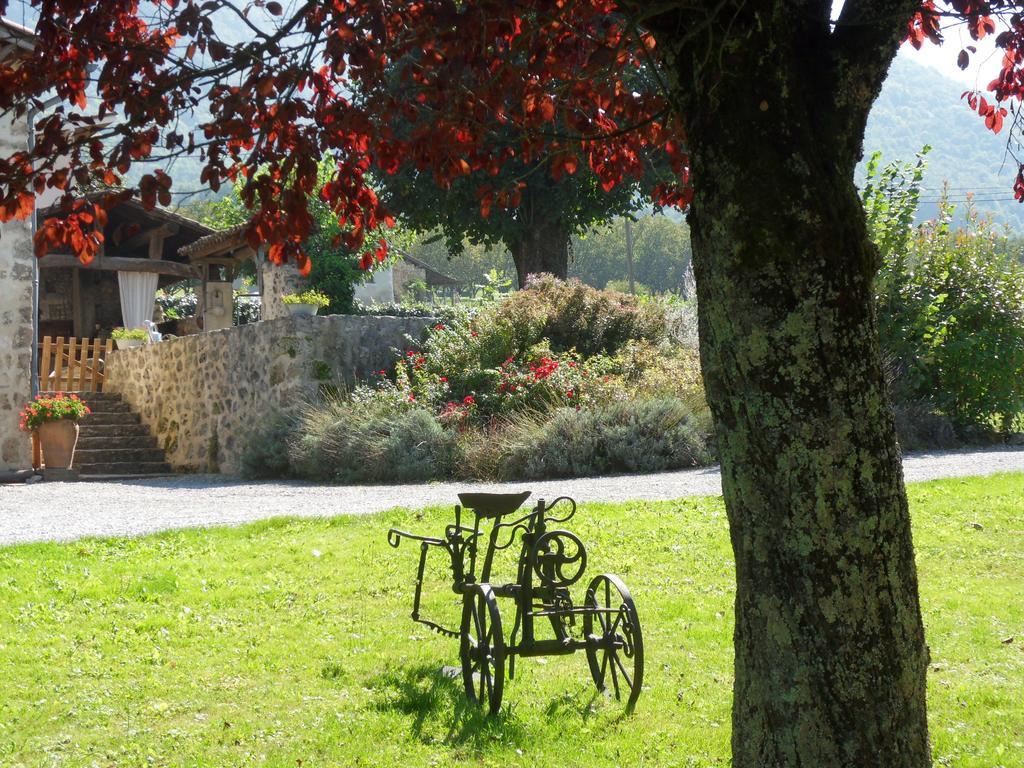 L'Estapade Des Tourelons Panzió Saint-Jean-en-Royans Kültér fotó