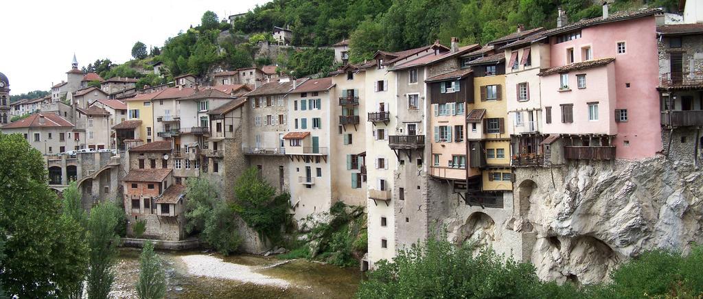 L'Estapade Des Tourelons Panzió Saint-Jean-en-Royans Kültér fotó