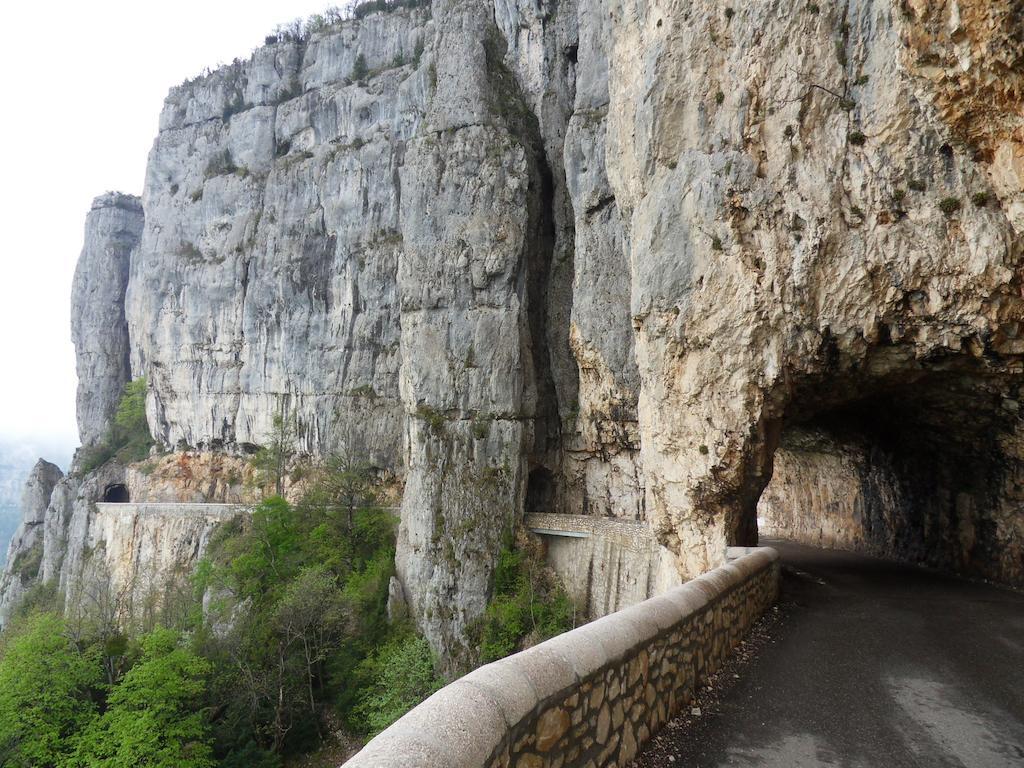 L'Estapade Des Tourelons Panzió Saint-Jean-en-Royans Kültér fotó